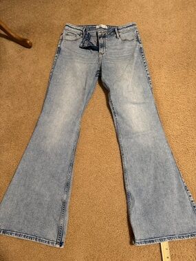 Abercrombie & Fitch Ultra High Rise Flare Jeans